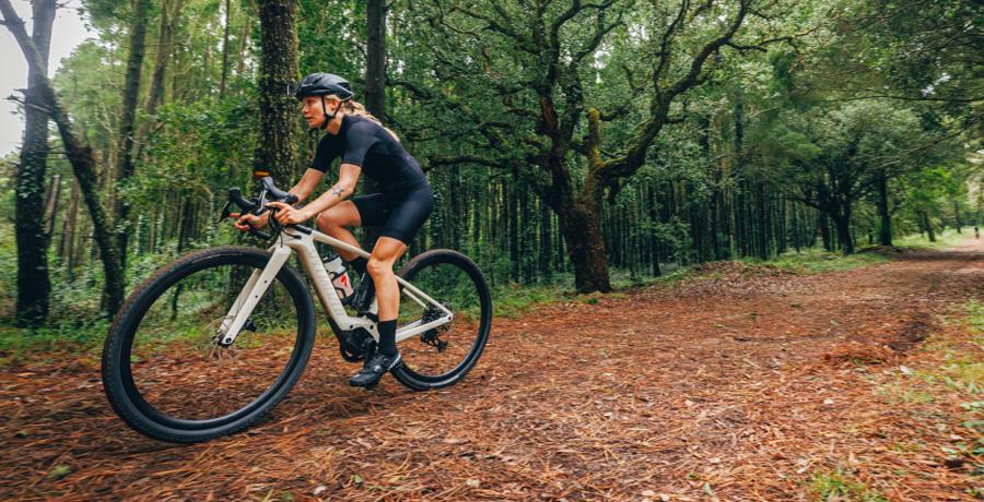 Suvi riding a Specialized Creo